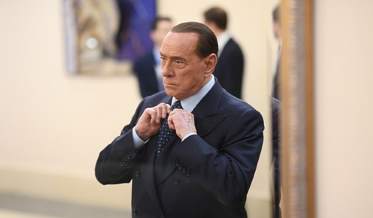 Berlusconi kræves dømt – ”Pigerne blev betalt for at lyve”